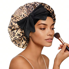 Bonnet en satin léopard